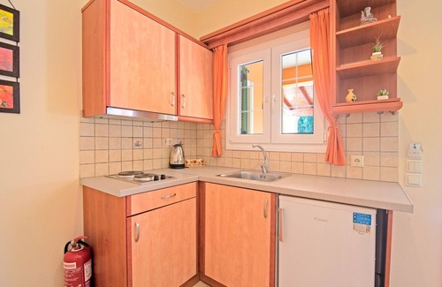 Messonghi Apartment | Studio Apartment 'Villa Pepy Studio 3' close to the Beach with Garden & Wi-Fi