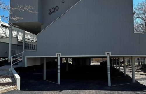 University Heights Apartment | Studio Apartment w/balcony near Nob Hill, UMM and downown.