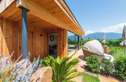 St. Pauls Apartment | Studio Apartment 'Weinangerhof Apartment Birnbaum' with Mountain View, Wi-Fi and Air Conditioning