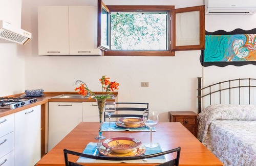 Monte Petrosu Apartment | Studio Apartment with Wi-Fi, Air Conditioning & Terrace