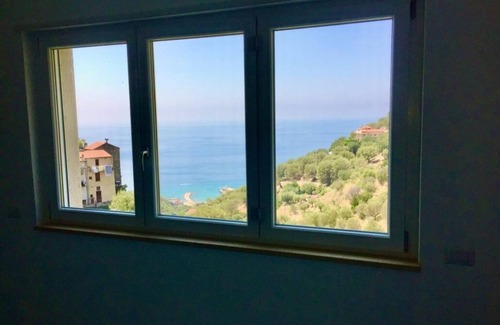 Marina di Pisciotta Apartment | Studio apartment with bathroom with sea view on the tourist port of Pisciotta