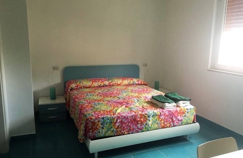 Marina di Pisciotta Apartment | Studio apartment with bathroom with sea view on the tourist port of Pisciotta