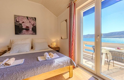 Kustici Apartment | Studio-Apartment with balcony and sea view