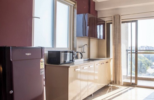 DLF Phase 3 Bed & Breakfast | Studio Apartment with balcony near DLF Cyber City