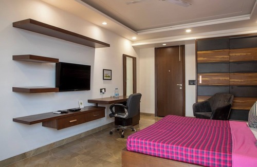 DLF Phase 3 Bed & Breakfast | Studio Apartment with balcony near DLF Cyber City