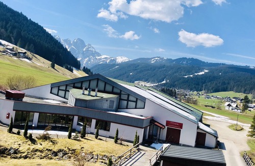 Gosau Apartment | Studio apartment with mountain views