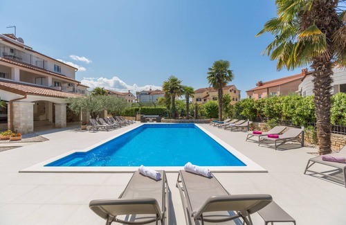 Mali Maj Apartment | Studio app, pool, garden with barbecue, sun loungers, close to the beach