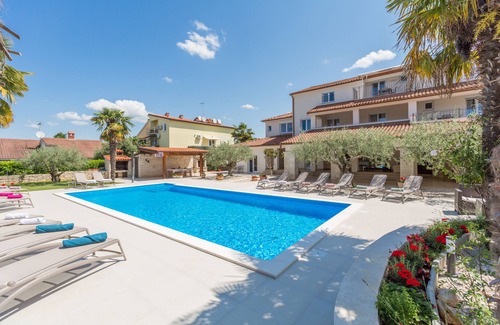 Mali Maj Apartment | Studio app, pool, garden with barbecue, sun loungers, close to the beach