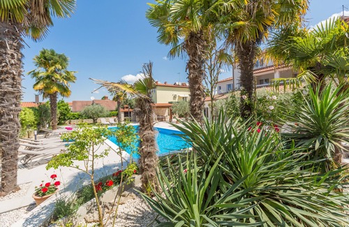 Mali Maj Apartment | Studio app, pool, garden with barbecue, sun loungers, close to the beach