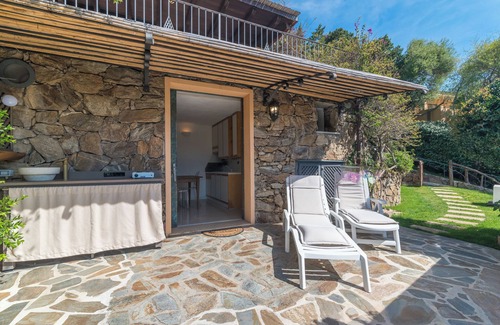 Capo d'Orso Apartment | Studio Appartamento 'Monolocale Cala Capra' close to the Beach with Shared Pool & Wi-Fi