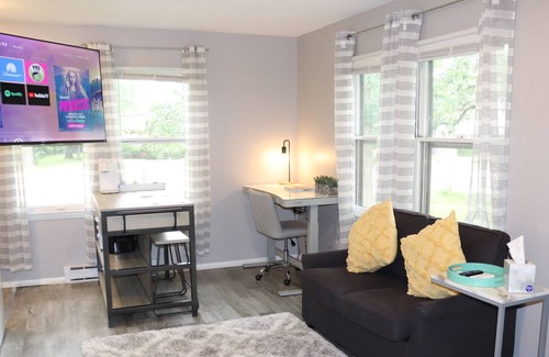Oswego Apartment | Studio APT | 2 min drive to Downtown Oswego | Fast WIFI