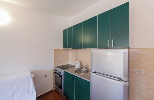 Centar Apartment | Studio Apt for 3 w/Balcony – Walking Distance to Beach No. 8