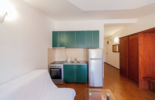 Centar Apartment | Studio Apt for 3 w/Balcony – Walking Distance to Beach No. 8