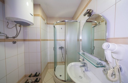 Centar Apartment | Studio Apt for 3 w/Balcony – Walking Distance to Beach No. 8