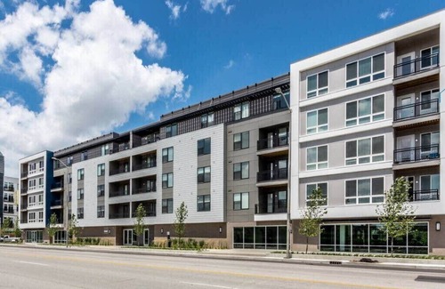 Cole-Noble District Apartment | Studio Apt in the Center of Downtown by Cozysuites
