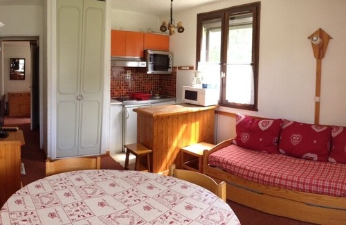 Les Deux Alpes Apartment | Studio at the foot of the slope with South balcony