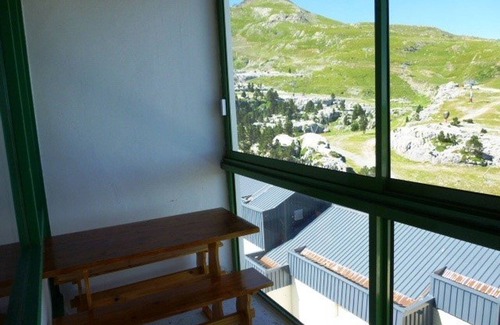 Arette Apartment | Studio at the foot of the slopes with parking and ski locker, Arette