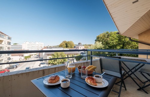 Lons-le-Saunier Apartment | Studio au calme | En bordure du Parc des Bains