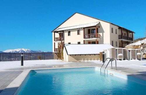 Font-Romeu-Odeillo-Via Apartment | Studio au calme avec accès piscine