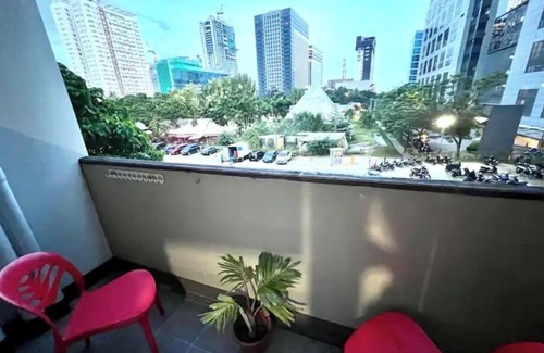 Cebu House | Studio beside IT Park w/balcony