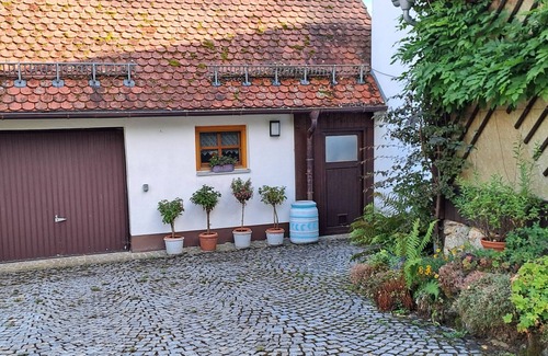 Betzenstein Apartment | Studio 'Bird's Nest' with Shared Terrace and Shared Garden