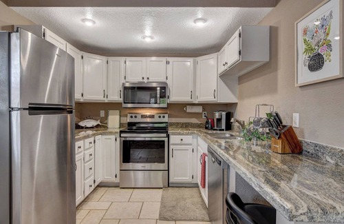 Las Vegas Apartment | Studio Bungalow.Long Term Stays