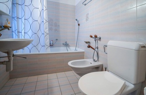 Caslano Apartment | Studio by the Pool Swisshomebnb