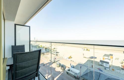 Blankenberge Apartment | Studio by the Sea with Stunning Terraces