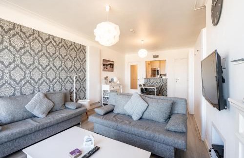 Blankenberge Apartment | Studio by the Sea with Stunning Terraces