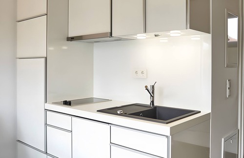 Schmieh Apartment | Studio 'Charmingsuite' with Private Terrace, Shared Garden and Wi-Fi