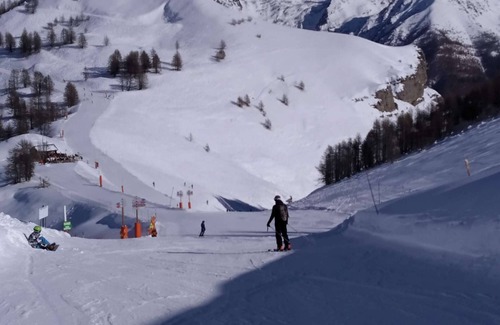 Saint-Etienne-de-Tinee Apartment | Studio Constellations d'Auron
