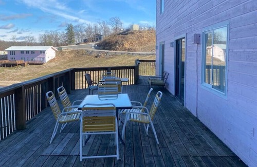 Lake of the Ozarks Apartment | Studio C Sleep 6- Bachelor/Bachelorette Parties!