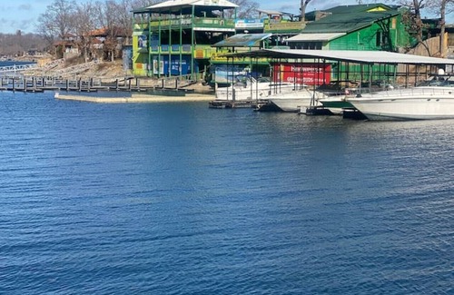 Lake of the Ozarks Apartment | Studio C Sleep 6- Bachelor/Bachelorette Parties!