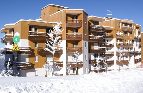 Prapoutel Apartment | Studio cabin for 4, slopeside, balcony, south-facing