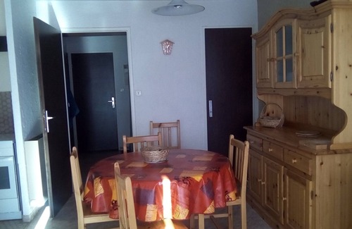 Les Deux Alpes Apartment | Studio cabin apartment, 32 M2, center of the resort, ski in/ski out