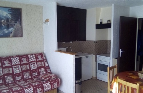 Les Deux Alpes Apartment | Studio cabin apartment, 32 M2, center of the resort, ski in/ski out
