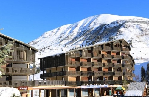 Auris Apartment | Studio cabin for 3, ski-in/ski-out with balcony and parking, Auris en Oisans
