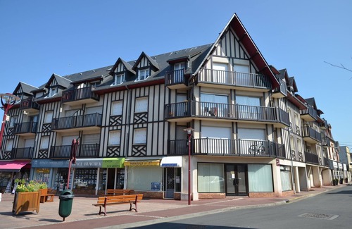 Houlgate Apartment | STUDIO CABIN FOR 4 ALL INCLUSIVE - FULL CENTER AND 150M FROM THE SEA