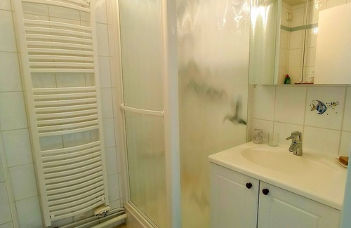 Camiers Apartment | Studio cabin, sleeps 4, on the Sainte Cécile esplanade