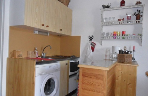 Barcelonnette Apartment | Studio Cabin Southwest with Balcony and Parking in Barcelonnette