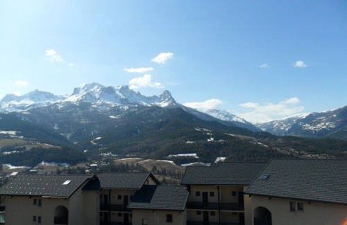 Barcelonnette Apartment | Studio Cabin Southwest with Balcony and Parking in Barcelonnette