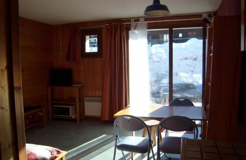 Crest-Voland Apartment | Studio-Cabine 4 Pers, 24m², Balcon, Parking, 50m Commerces et Télésiège, Crest-Voland - FR-1-733-13