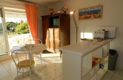 Le Lavandou Apartment | Studio cabine 4 pers avec piscine près de la plage - Le Lavandou - FR-1-251-776