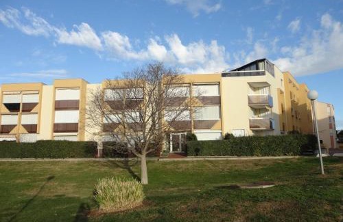 Le Grau-Du-Roi Apartment | Studio cabine avec terrasse, à 550m de la plage et 100m des commerces, idéal 4 pers., animaux acceptés - FR-1-307-156