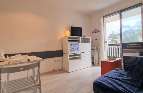 Saint-Etienne-en-Devoluy Apartment | Studio Cabine pour 4 à SuperDévoluy, proche pistes et commerces, wifi et parking gratuits - FR-1-525-209
