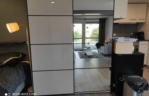 Riviere Apartment | Studio calme à proximité des 7 meuses