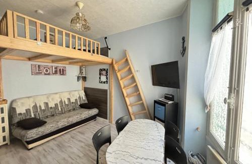 Les Sables d'Olonne Apartment | Studio Centre-ville, 100m Plage, Confort et Praticité - FR-1-197-378