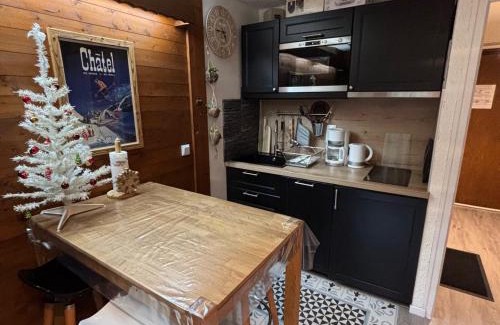La Chapelle-d'Abondance Apartment | Studio chaleureux proche pistes avec balcon sud, casier à skis, parking et équipements complets. - FR-1-692-61