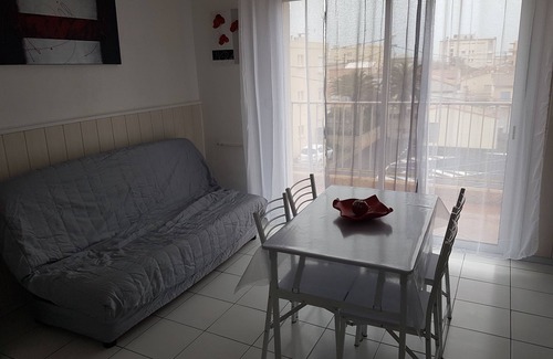 Narbonne-Plage Apartment | studio cicadas150m from the seafront comfortably shops at your feet