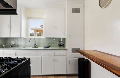 Studio City Apartment | Studio City - Chic 1-bed/1-bath, pets ok, WiFi, AC - near Universal Studios